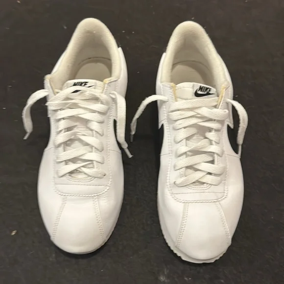 Nike Cortez Black and White leather. Men's 8; Women's 9.5. EUC - Picture 4 of 10